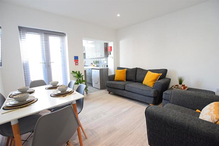 6 Bedroom Terraced House To Rent In Sincil Bank - Student House - /, LN5