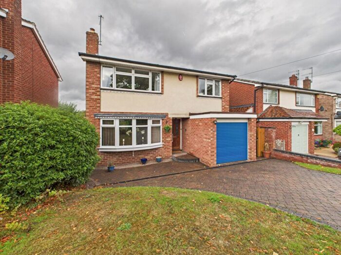 4 Bedroom Detached House For Sale In Kidderminster Road, Bromsgrove, B61
