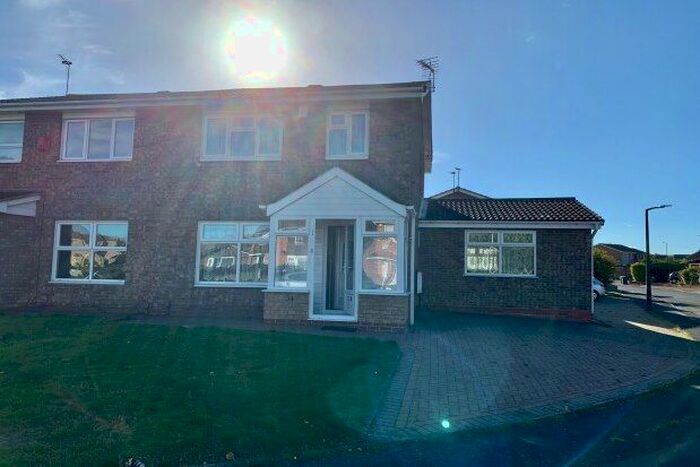 3 Bedroom Semi-Detached House To Rent In Stubbington Close, Willenhall, WV13