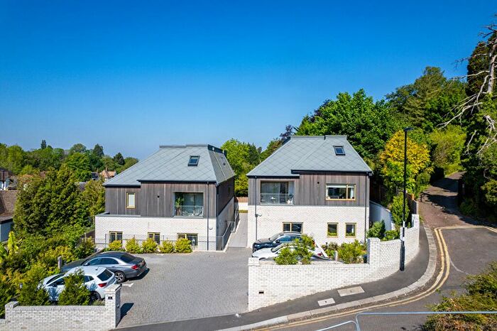 3 Bedroom Flat To Rent In Ballards Rise, South Croydon, CR2