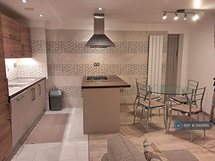 2 Bedroom Flat To Rent In Merchant Street, London, E3