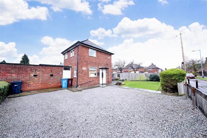 3 Bedroom Semi-Detached House For Sale In Howsham Close, Hull, HU9