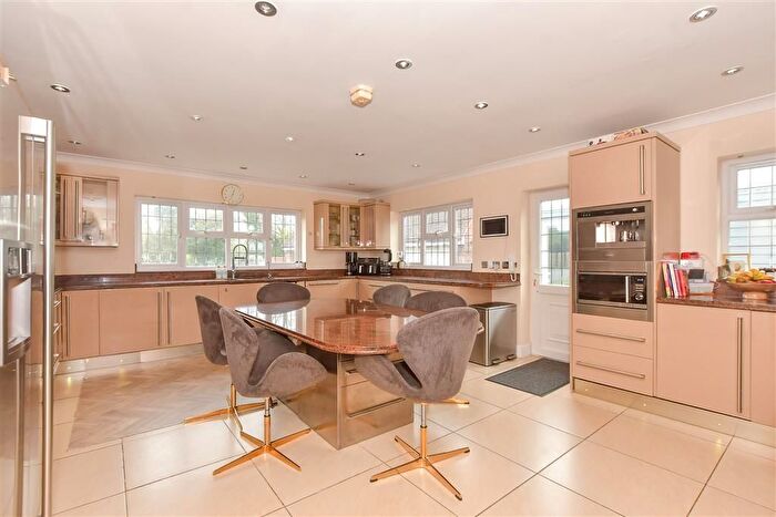5 Bedroom Detached House For Sale In Sole Street, Meopham, Kent, DA13