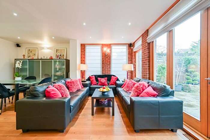 4 Bedroom House For Sale In Osborne Road, Stroud Green, London, N4