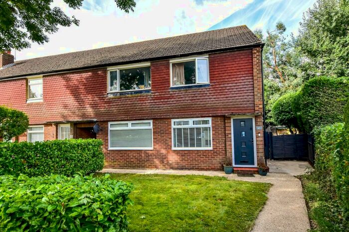 3 Bedroom Ground Maisonette To Rent In Pinewood Green, Iver, SL0