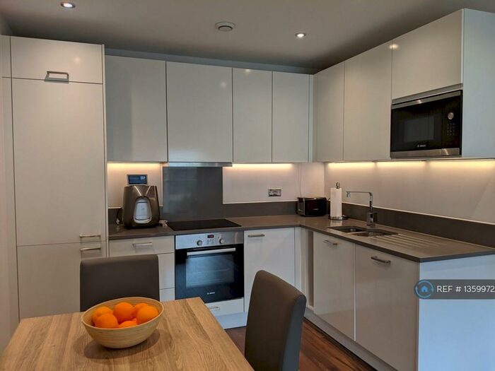 2 Bedroom Flat To Rent In Drake Way, Reading, RG2