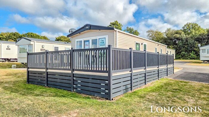 2 Bedroom Park Home For Sale In Hedley Wood Holiday Park, EX22
