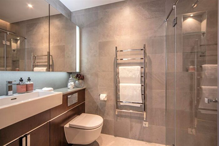 2 Bedroom Apartment To Rent In Thornes House, SW11
