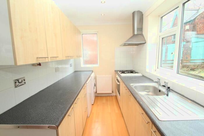 2 Bedroom Flat To Rent In Morris Lane, Kirkstall LS5