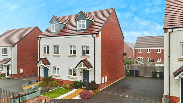 3 Bedroom Semi Detached House For Sale In Sandpit Boulevard, Warwick, CV34
