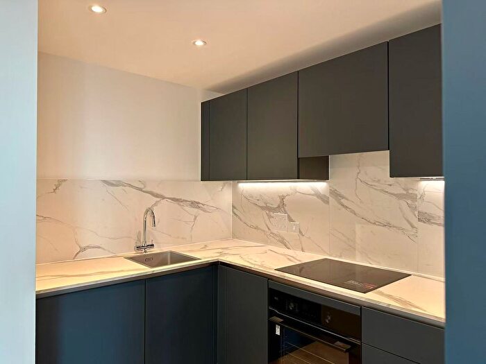 2 Bedroom Flat To Rent In Horn Lane, Acton, London, W3