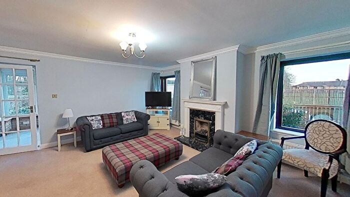 3 Bedroom Flat To Rent In Craiglockhart Terrace, Edinburgh, Midlothian, EH14