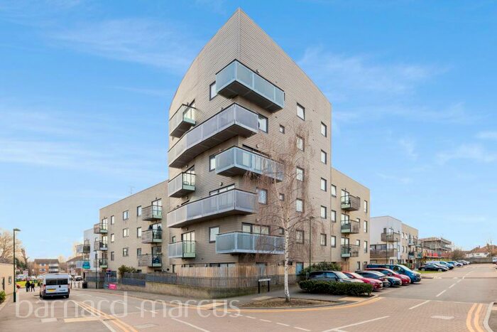 2 Bedroom Apartment To Rent In Ferndale Crescent, Carshalton, SM5