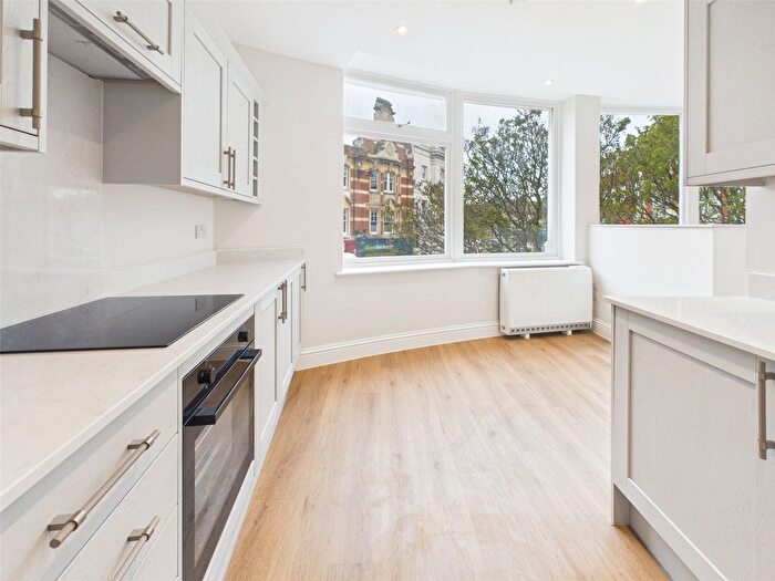 1 Bedroom Flat To Rent In Harley House, London Road, Twickenham, TW1