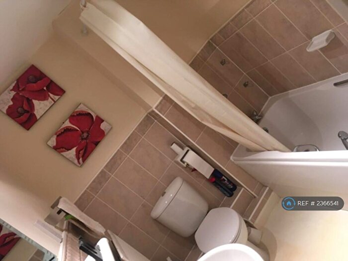 2 Bedroom Flat To Rent In Brunel Crescent, Swindon, SN2