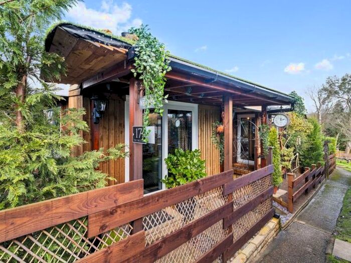 1 Bedroom Park Home For Sale In Orchard Mobile Home Park, Ashurst Drive, Tadworth, KT20