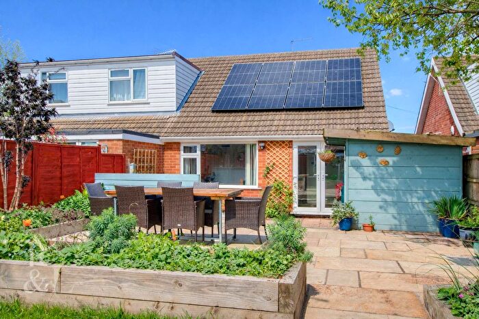 3 Bedroom Semi-Detached Bungalow For Sale In Elm Close, Keyworth, NG12