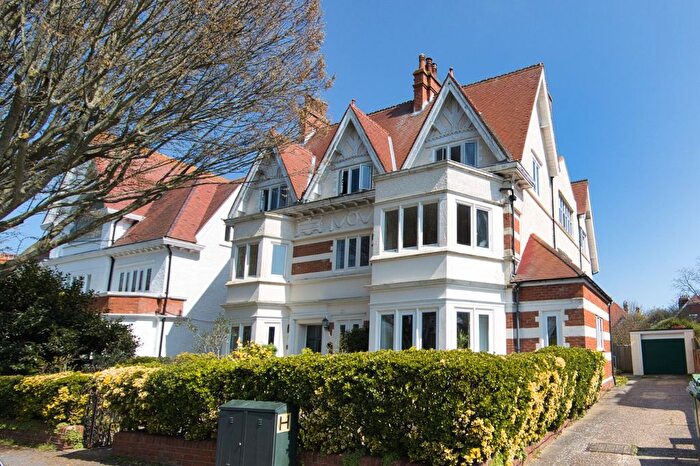 2 Bedroom Flat To Rent In Grimston Gardens, Folkestone, CT20