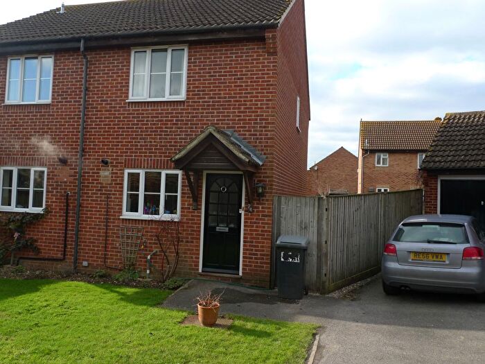 2 Bedroom Semi-Detached House To Rent In Golding Close, Thatcham, RG19