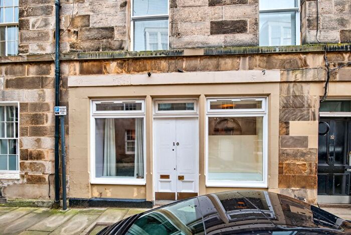3 Bedroom Flat For Sale In Dean Street, Stockbridge, EH4