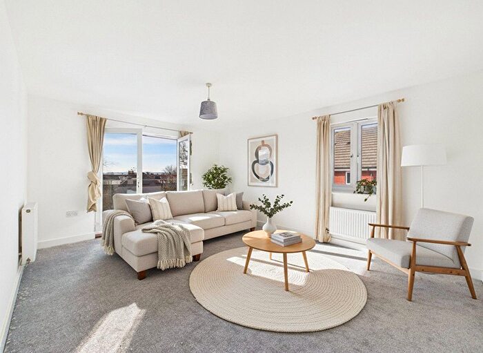 2 Bedroom Flat For Sale In Alexandra Park, Fishponds, BS16