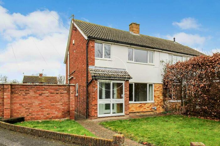 3 Bedroom Semi-Detached House To Rent In Pike Corner, Aylesbury, HP21