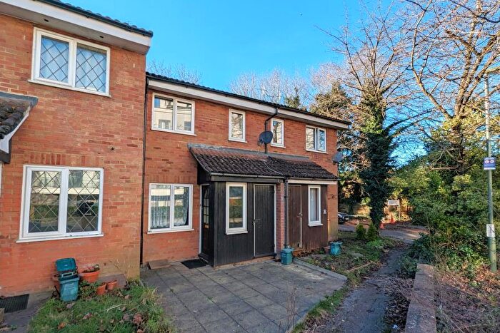 1 Bedroom Terraced House To Rent In Woking, Surrey, GU22