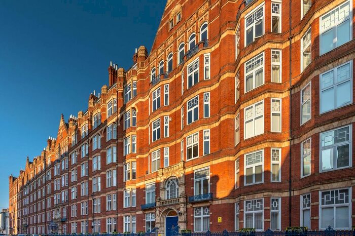 3 Bedroom Flat To Rent In Bickenhall Street, Marylebone, London, W1U