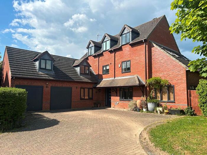 6 Bedroom Detached House To Rent In Redland Drive, Loughton, MK5