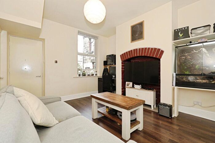 1 Bedroom Flat For Sale In Mayfield Grove, Harrogate, HG1