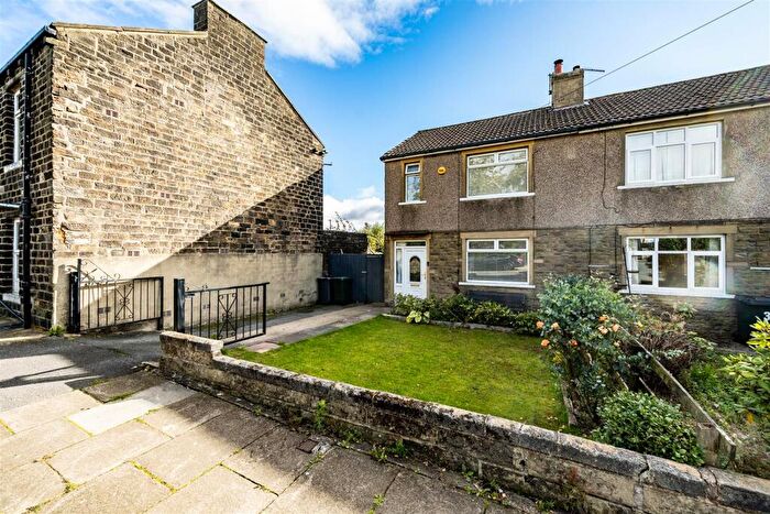 2 Bedroom House For Sale In Reevy Avenue, Bradford, BD6