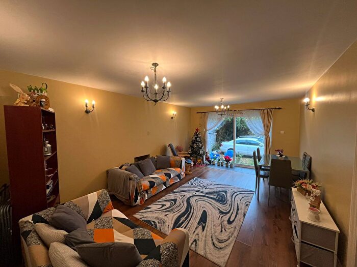 3 Bedroom Flat To Rent In Lime Walk, Headington, Oxford, OX3