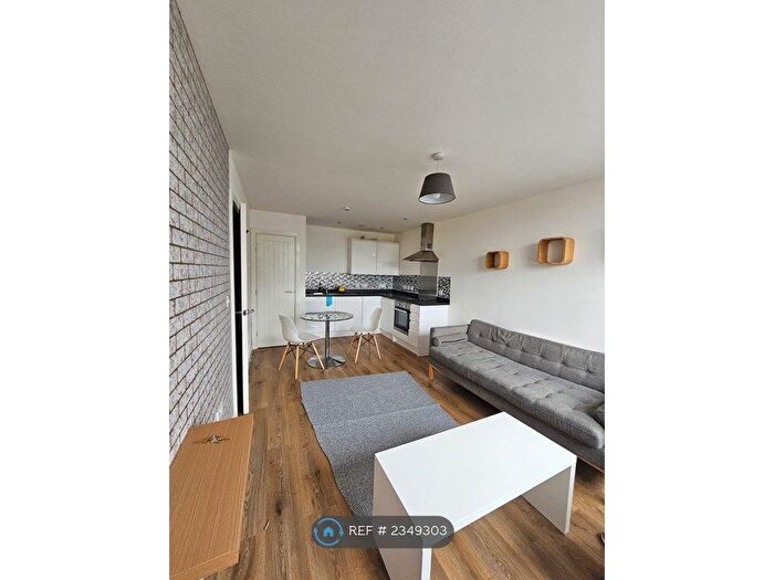 1 Bedroom Flat To Rent In Grove House, Manchester, M16