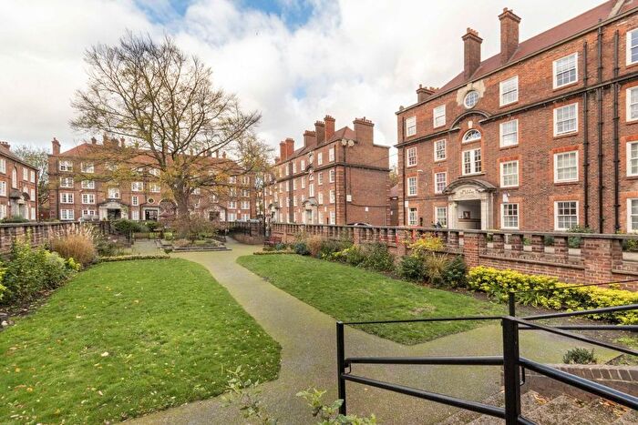 2 Bedroom Flat To Rent In Peabody Estate, Hammersmith, W6