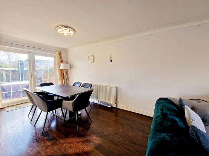 4 Bedroom Semi-Detached House To Rent In Pool Road, West Molesey, KT8
