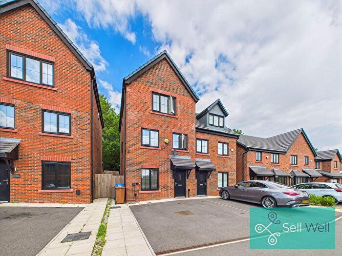4 Bedroom Semi-Detached House For Sale In Jasper Avenue, Worsley, Manchester, M28