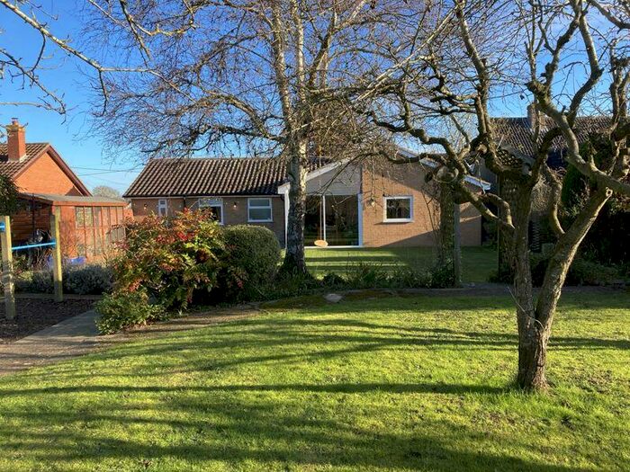 3 Bedroom Detached Bungalow For Sale In The Street, Hepworth, IP22