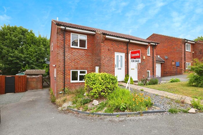 3 Bedroom Semi-Detached House For Sale In Lawrence Close, Amesbury, Salisbury, SP4