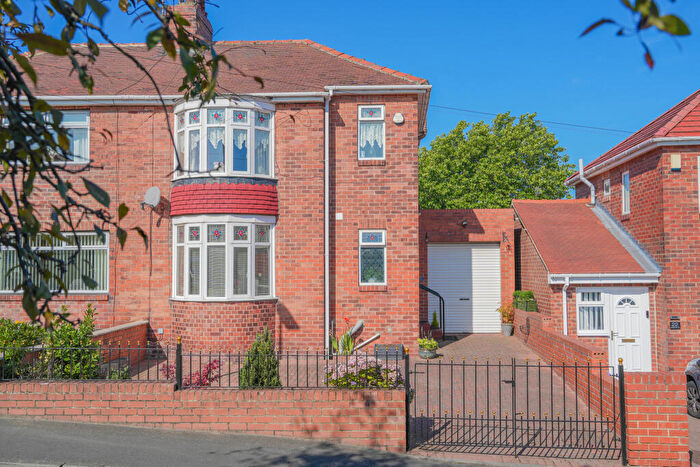 3 Bedroom Semi-Detached House For Sale In Coldwell Park Avenue, Felling, Gateshead, NE10