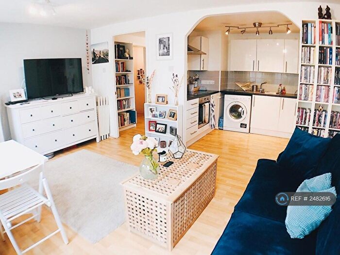 2 Bedroom Flat To Rent In Hilldrop Crescent, London, N7