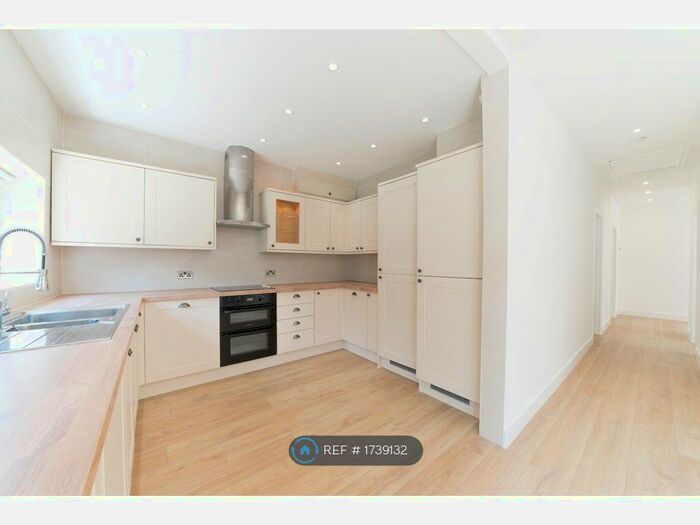 3 Bedroom Bungalow To Rent In Harold Wood, Harold Wood, RM3