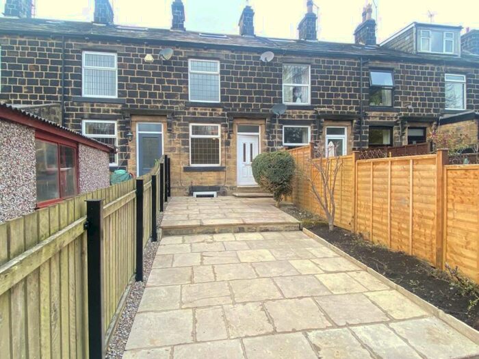 3 Bedroom Terraced House To Rent In West View, Yeadon, Leeds, LS19