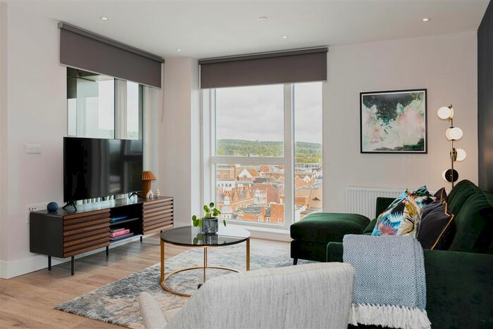 2 Bedroom Flat To Rent In Marketfield Road, Redhill, RH1