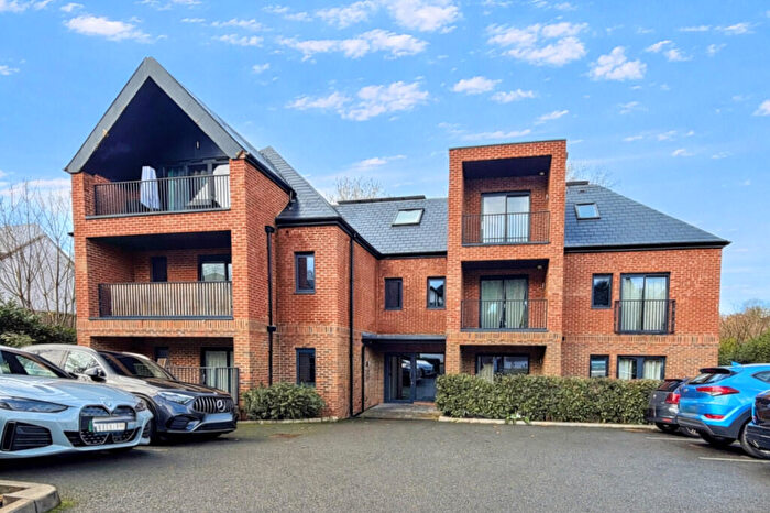 2 Bedroom Apartment For Sale In Coulsdon, Surrey, CR5