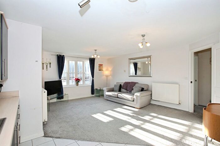 1 Bedroom Flat For Sale In Waun Ddyfal, Cardiff, CF14