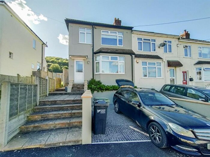 3 Bedroom End Of Terrace House To Rent In Lawrence Grove, Dursley, GL11