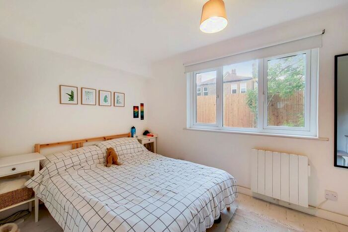 1 Bedroom Maisonette To Rent In Valley Road, Streatham, London, SW16
