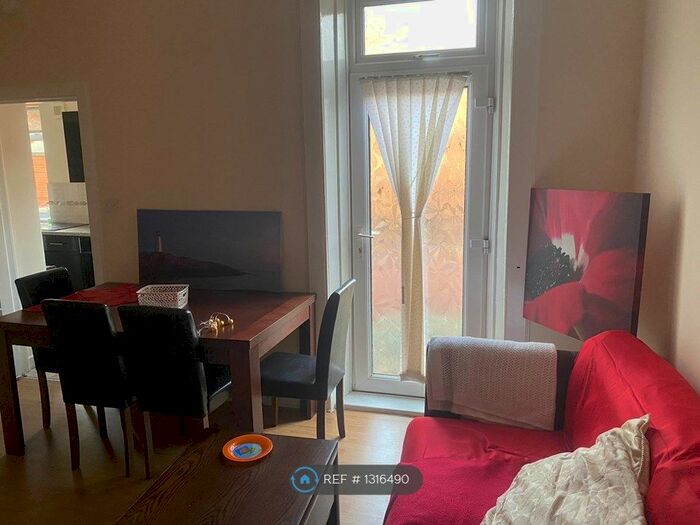 3 Bedroom Flat To Rent In King Street, Newmilns KA16