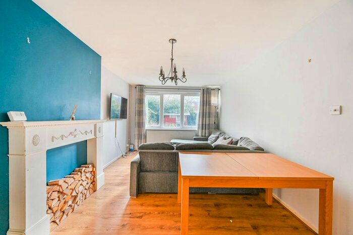 3 Bedroom Maisonette To Rent In Atwater Close, Brixton, London, SW2