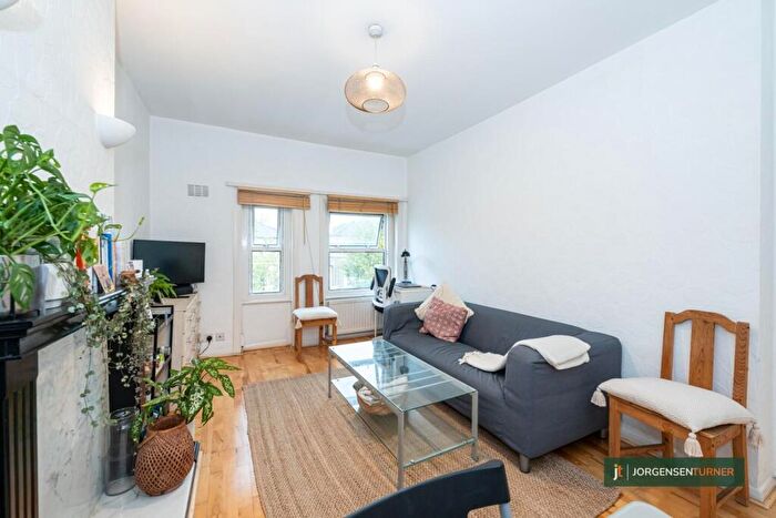 1 Bedroom Flat To Rent In Brondesbury Villas, Queens Park, London, NW6
